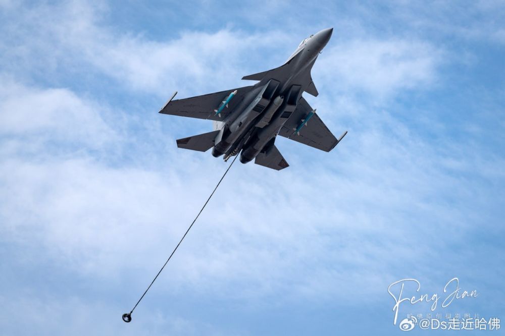  :     J-15T        J-15D EW       -  AirShow China 2024