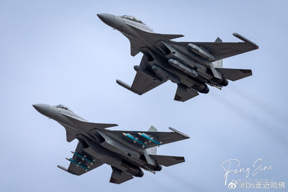  :     J-15T        J-15D EW       -  AirShow China 2024