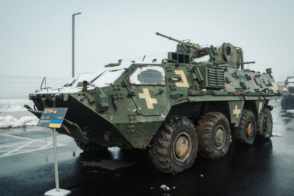    ( )   M1126 Stryker   82-  ,   810-          