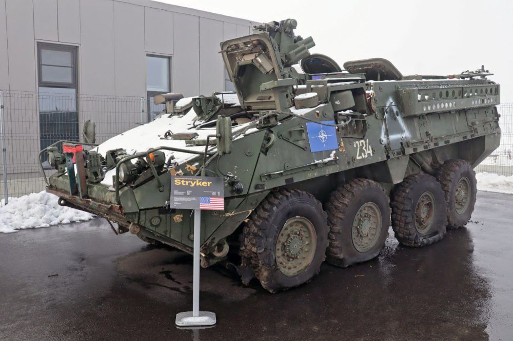    ( )   M1126 Stryker   82-  ,   810-          