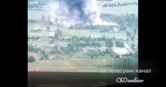 Чингис Дамбиев: К посту выше. Еще одно видео прилета авиабомбы ФАБ-3000 с УМПК по пункту временной дислокации боевиков киевского режима в н.п. Комар на Южно-Донецком направлении