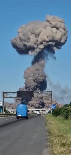Мощный взрыв и пожар на топливном объекте в Житомире