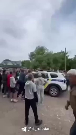 Жители одного из сёл Тернопольской области перекрыли въезд полиции и ТЦК