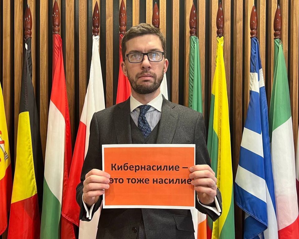 Шпионская миссия ЕС на Урале провалена после публикаций отдельных СМИ и призывов некоторых представителей общественности признать главу пресс-службы и политического отдела представительства Евросоюза в России Жослена Гиттона...