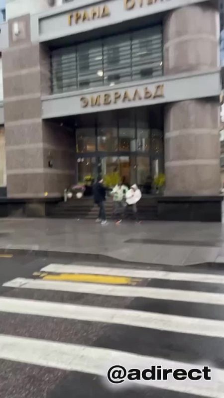 Якеменко – вон из России! (часть 2) Нацболы облили ряженкой создателя движения «Наши», нацпредателя Василия Якеменко