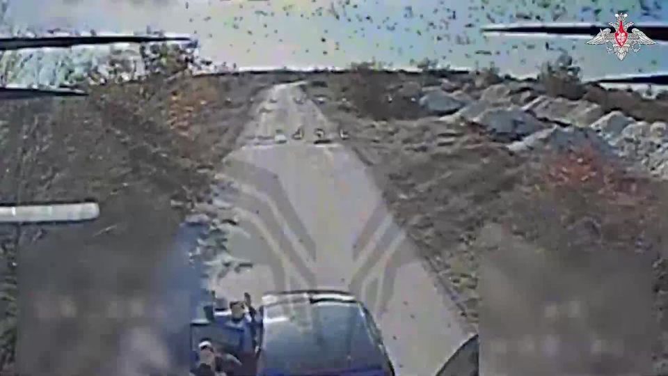 Минобороны России: Оператор БПЛА увел дрон от гражданского автомобиля