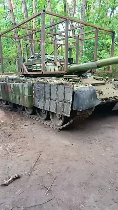 Ответ украинским Abrams M1 с динамической броней "Контакт-1" - российские танкисты установили на Т-80БВ ДЗ BRAT