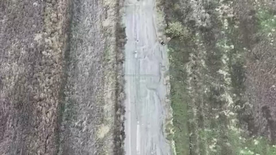 Украинские военные убили мирных жителей села Петропавловка под Купянском, которые пытались перейти на российскую сторону