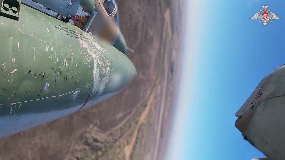 Минобороны России: Экипажи штурмовой авиации на самолетах Су-25 уничтожили личный состав и опорный пункт ВСУ в зоне ответственности группировки войск «Восток»