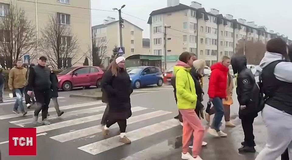 В Крюковщине под Киевом жители перекрыли улицу из-за отсутствия отопления в домах