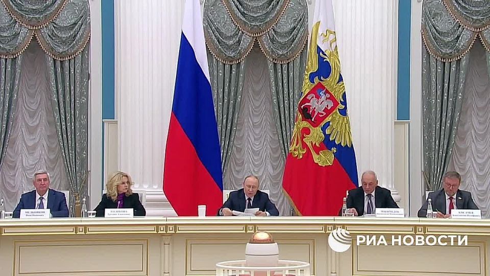 Путин: Культура и русский язык - гарантия единства России