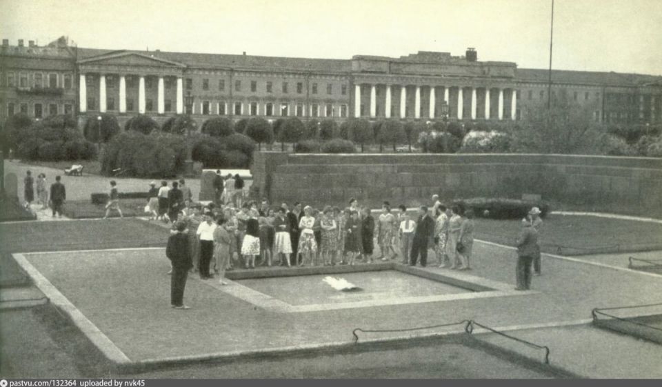 Андрей Марочко: #Дата. 6 ноября 1957 года — на Марсовом поле в Ленинграде в память о павших в годы Великой Отечественной войны был зажжён первый в стране Вечный огонь