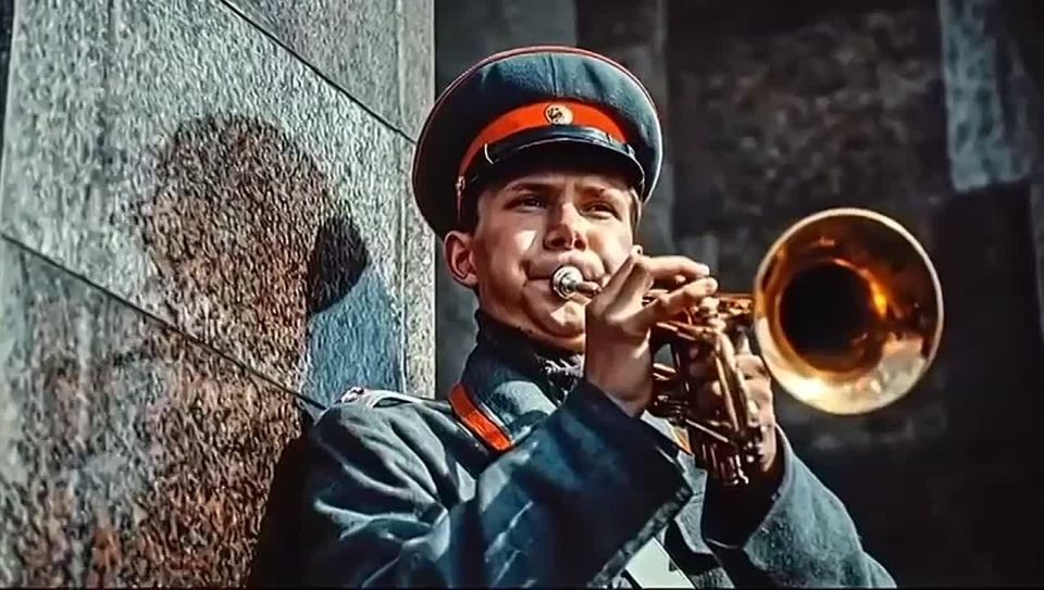 Владислав Евтушенко: Песня о нашем сложном, но славном прошлом