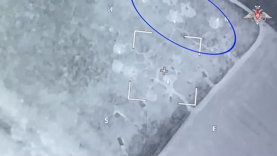 Минобороны России: Расчет ОТРК «Искандер-М» нанес удар по району сосредоточения личного состава, вооружения и военной техники 411-го отдельного полка беспилотных систем ВСУ в районе населенного пункта Варваровка в Донецкой...