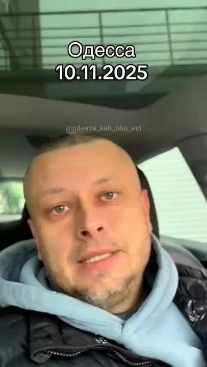 Одессит ненормативно жалуется на отсутствие электричества на заправочных станциях города