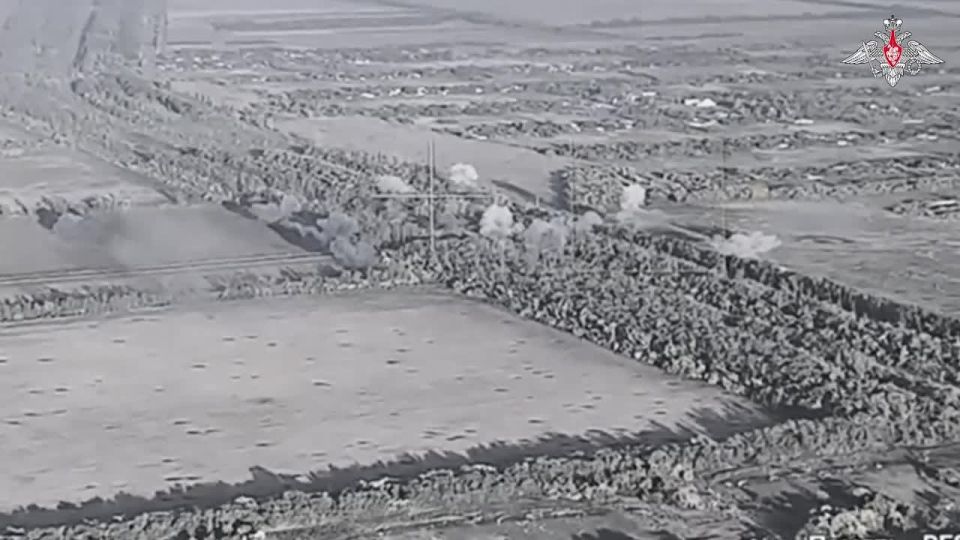 Минобороны России: Расчет РСЗО БМ-21 «Град» 268-го самоходно-артиллерийского полка группировки войск «Центр», уничтожив опорный пункт ВСУ, поддержал продвижение наступающих штурмовых групп на Красноармейском направлении