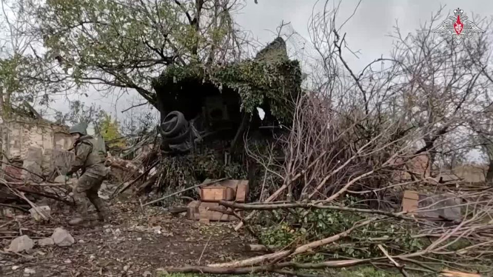 Минобороны России: Расчет 152-мм самоходной артиллерийской установки «Гиацинт-С» группировки войск «Центр» точным ударом уничтожил пункт управления БПЛА противника на Красноармейском направлении