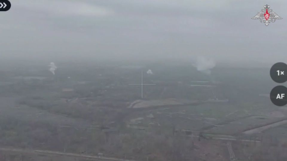 Минобороны России: 00:00 Расчеты ТОС-2 «Тосочка» группировки войск «Запад» нанесли разрушительные удары по позициям противника на Краснолиманском направлении