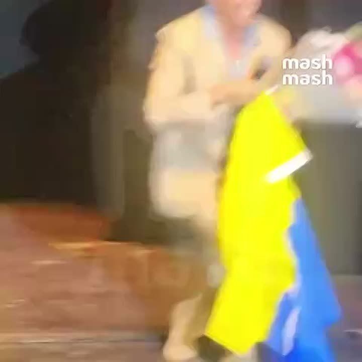 Против иноагента Максима Галкина начала проверку израильская госбезопасность из-за неуважения к госсимволам — на своём концерте он накрыл флаг Израиля флагом Украины, сообщает Mash со ссылкой на свои источники