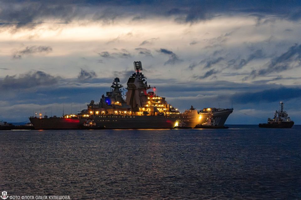 Тяжелый атомный ракетный крейсер "Адмирал Нахимов" проекта 11442 во время одного из этапов ходовых испытаний