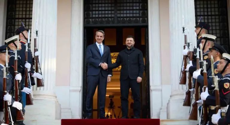 Во время визита Зеленского греческая полиция запретила в Афинах все любые митинги, демонстрации и публичные собрания на открытом воздухе с 06:00 до 22:00