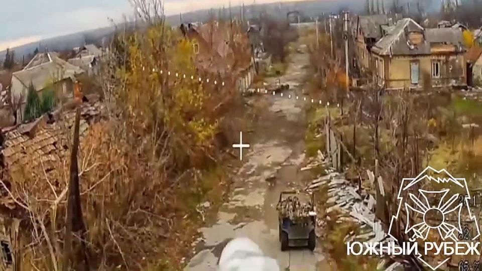 Российские войска ударом FPV-дрона уничтожили робот снабжения ВСУ, перевозивший боеприпасы