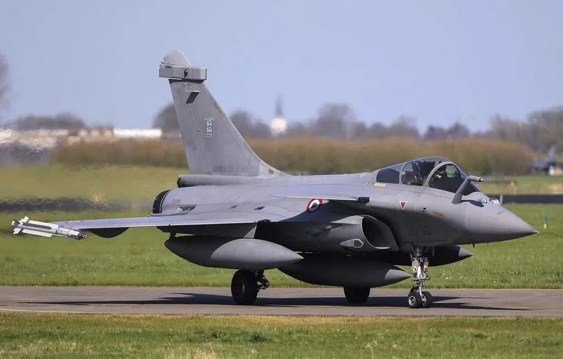 Politico:  ,             Rafale,      