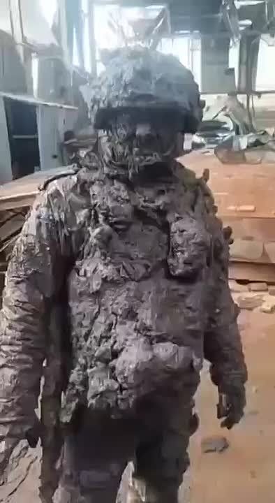 - Мы живые, все ништяк!. Продолжение "грязе-осенних" видео из зоны СВО