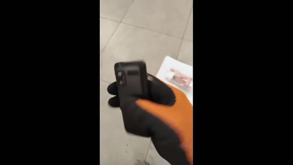 Доступно, почему не надо в руки брать всё, что валяется