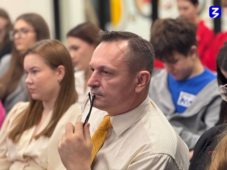 Андрей Марочко: Кто такие герои?. Сегодня в Доме Молодёжи прошел открытый диалог с двумя лекторами Общества «Знание»: ветераном боевых действий, участником СВО, подполковником Андреем Марочко и участником СВО, региональным... Андрей Марочко: Кто такие герои?. Сегодня в Доме Молодёжи прошел открытый диалог с двумя лекторами Общества «Знание»: ветераном боевых действий, участником СВО, подполковником Андреем Марочко и участником СВО, региональным...