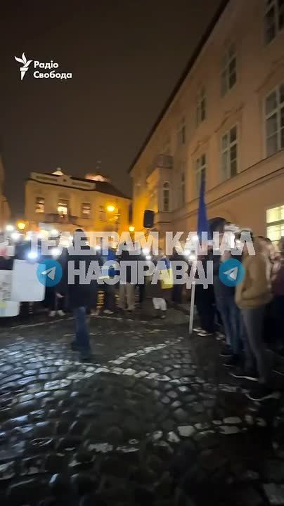 Козацького роду патриоты собрались в Киеве Праге у посольства Штатов