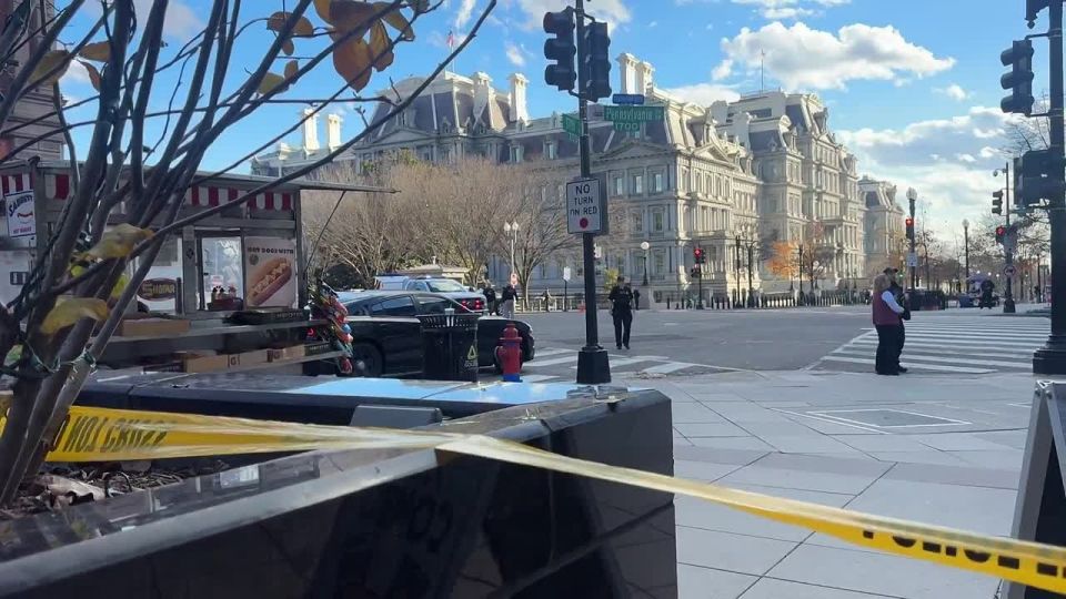 Стрельба у Белого дома в США, ранены военные