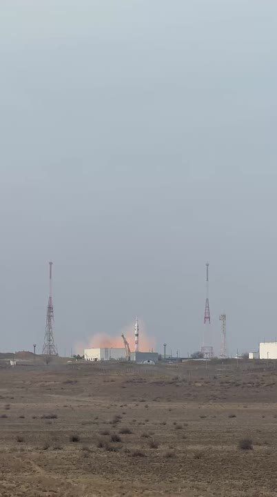 Поехали! Ракета "Союз 2.1а" с пилотируемым кораблем "Союз МС-28" стартовала — с космодрома Байконур в Казахстане