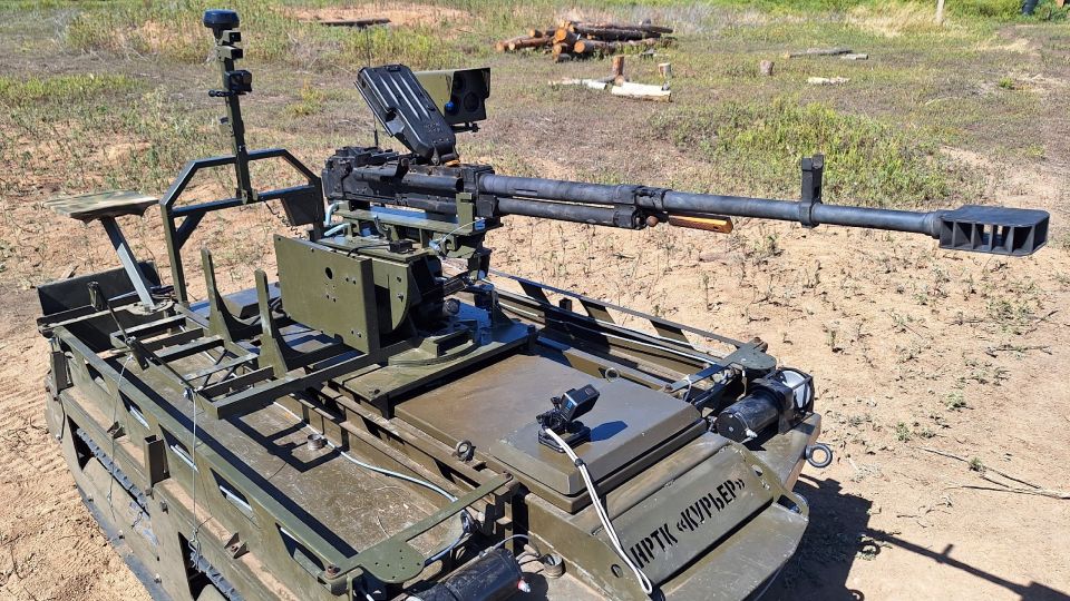 Дмитрий Астрахань: Наземный роботизированный комплекс НТРК Курьер с установленным тяжёлым пулемётом Утес в группировке войск Центр