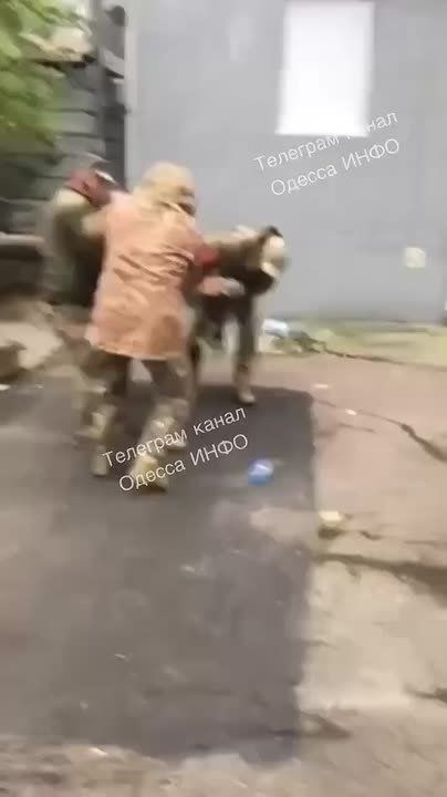 Отлов украинцев продолжается: ради выполнения плана по мобилизации ТЦКшники-полицаи охотятся на граждан повсеместно