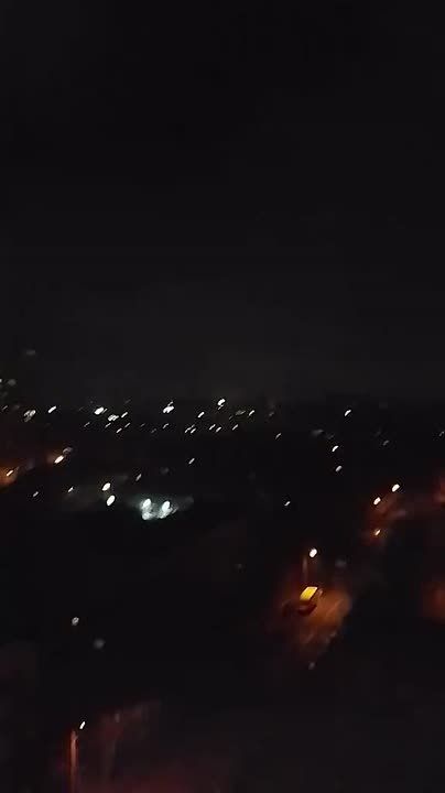 Чингис Дамбиев: Эпичные кадры ракетно-дроновых ударов ВС РФ по Дарницкой ТЭЦ в Киеве