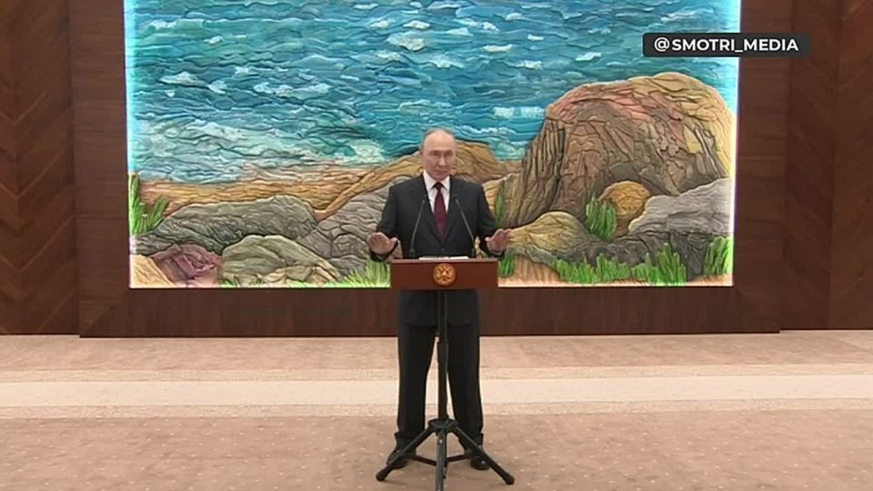 Проектов мирного договора по Украине пока не было — был набор вопросов, которые предлагалось обсудить, — Путин