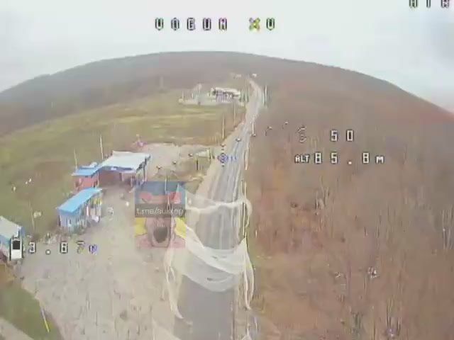 ВС РФ начали использовать термитные дроны для сжигания антидроновых сеток на дорогах в тылу ВСУ