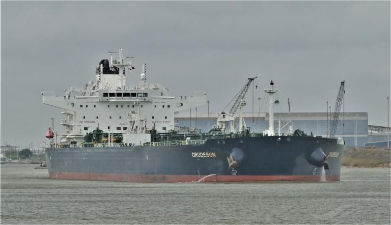 Экипаж танкера Virat сообщил, что их судно было атаковано пятью БЭК-камикадзе