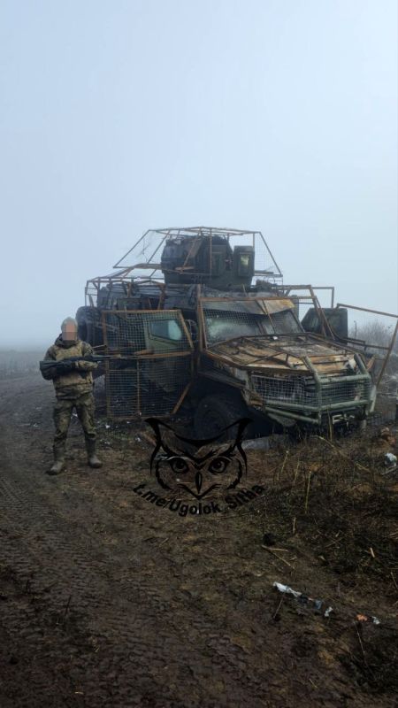 Уничтоженные американский БТР М113 и UAT-D Gyurza на освобождённой территории ДНР Уничтоженные американский БТР М113 и UAT-D Gyurza на освобождённой территории ДНР