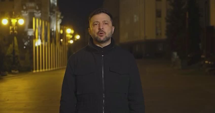 Владислав Евтушенко: Тянет кота за... хвост до последнего. Даже лепшего кореша сдал, чтобы усидеть на стуле (не в смысле трона, а в смысле диарейно- медицинском)