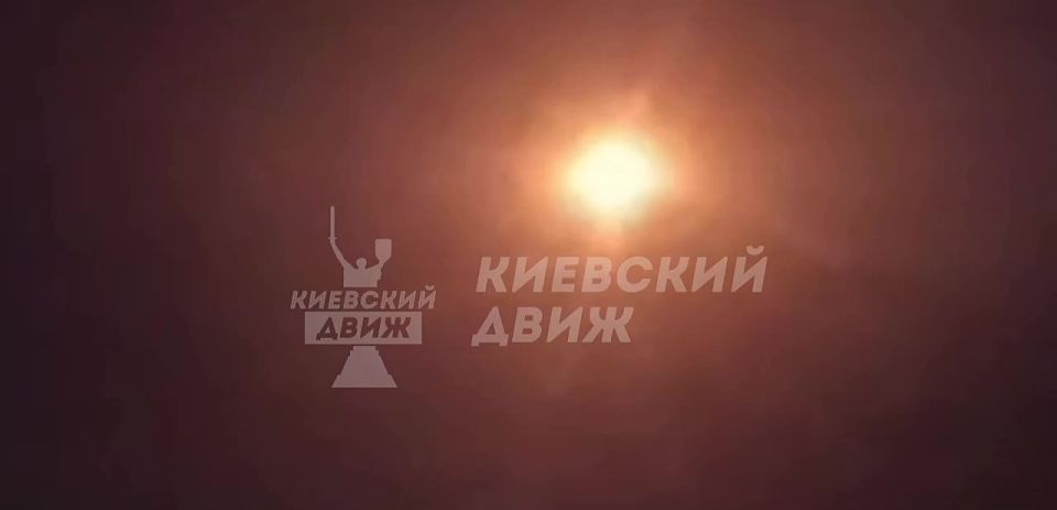 Взрывы в Киеве: «Искандеры», «Калибры» и «Герани» атакуют энергообъекты