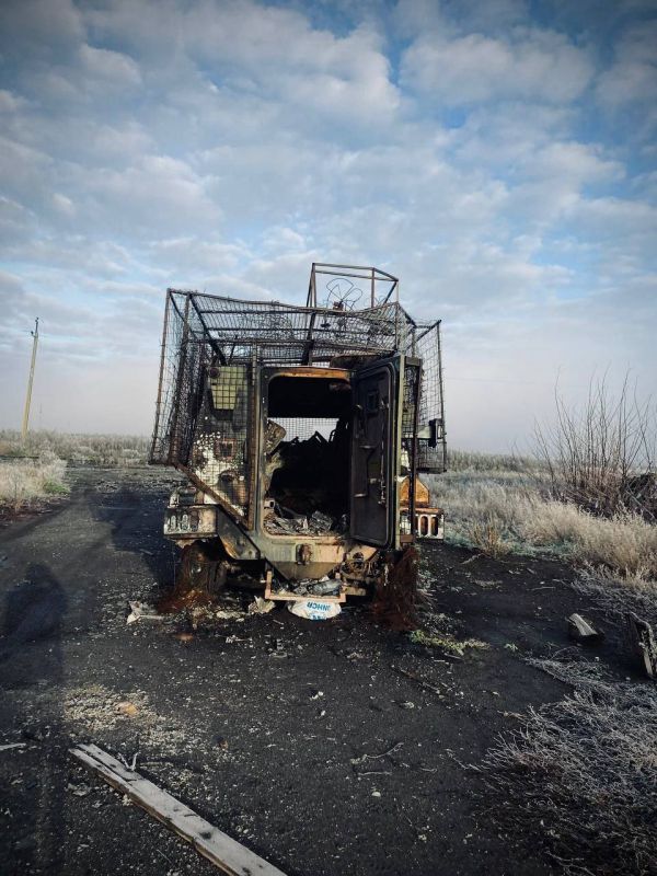 На Красноармейском (Покровском) направлении бронеавтомобили и пикапы боевиков ВСУ ярко горят, а все их пути отхода и снабжения — на замке у ВС РФ На Красноармейском (Покровском) направлении бронеавтомобили и пикапы боевиков ВСУ ярко горят, а все их пути отхода и снабжения — на замке у ВС РФ