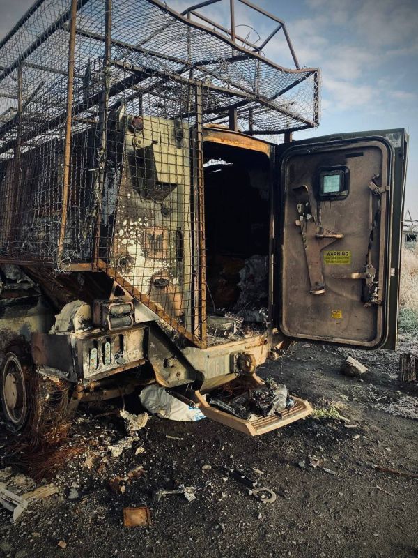 На Красноармейском (Покровском) направлении бронеавтомобили и пикапы боевиков ВСУ ярко горят, а все их пути отхода и снабжения — на замке у ВС РФ На Красноармейском (Покровском) направлении бронеавтомобили и пикапы боевиков ВСУ ярко горят, а все их пути отхода и снабжения — на замке у ВС РФ