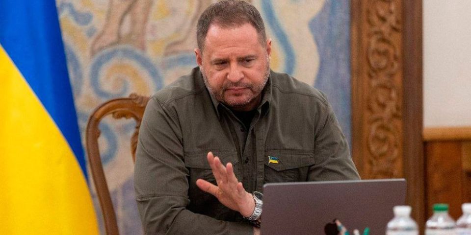 The Economist: Андрей Ермак был "вне себя", когда узнал, что Зеленский решил уволить его с поста главы своего офиса