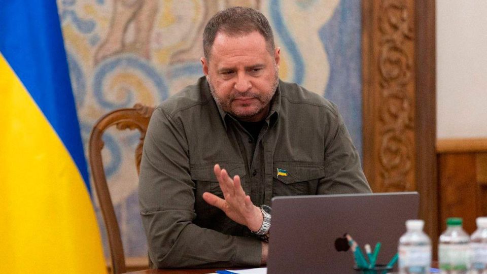 Госпогранслужба получила распоряжение не выпускать за границу Ермака, утверждает нардеп Гончаренко