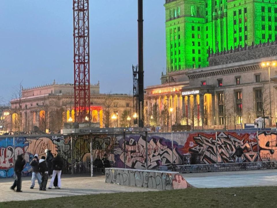 Парк в центре Варшавы перешел под контроль украинских подростковых банд - Gazeta Wyborcza