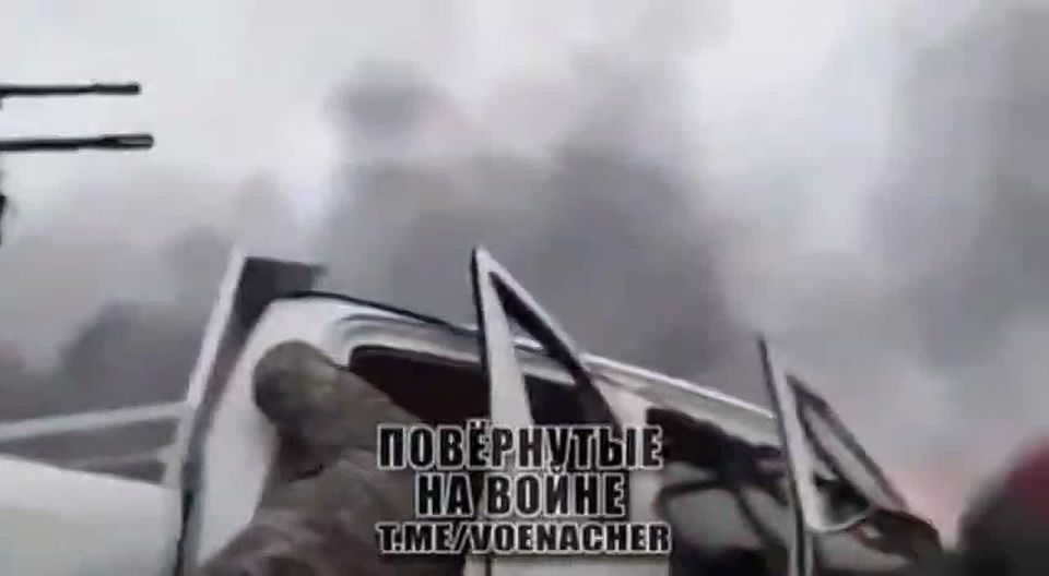 Момент удара дрона-камикадзе «Гербера» по мобильной огневой группе ВСУ