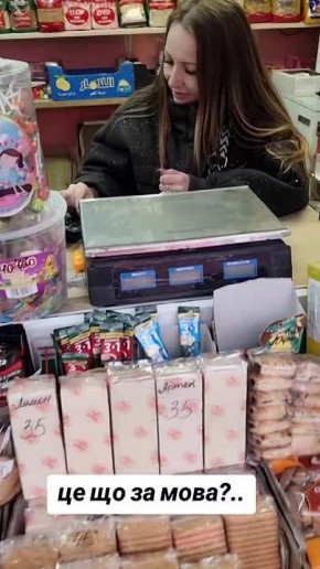 Продавщица умело заткнула украинизаторшу с её претензиями "Чому не мовою"