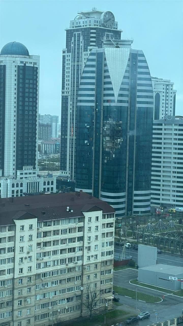 Взрыв в «Грозный-Сити» в Чечне, повреждены несколько этажей здания Взрыв в «Грозный-Сити» в Чечне, повреждены несколько этажей здания